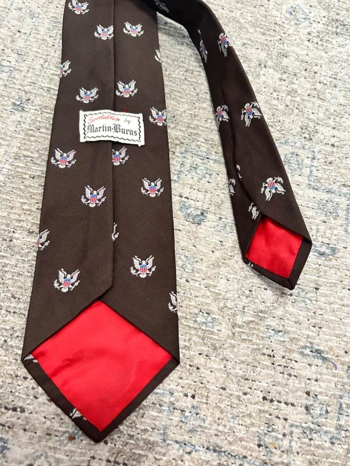Corbata preppy vintage águila marrón bordada criatura Estados Unidos América Foto 3 de 4