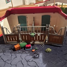 Schleich der Grosse Lakeside Pferdehof  mit Pferdeboxen 42551 gebr.