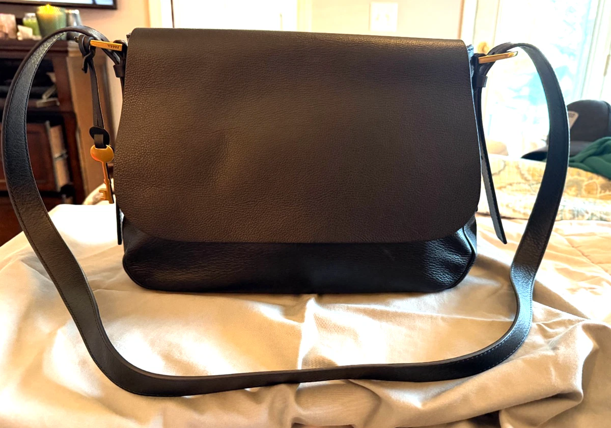 NWOT Fossil Black and Brown Women\'s Bag Fossil Leather Purse. Brass hardware and key. | Mercari main image 2