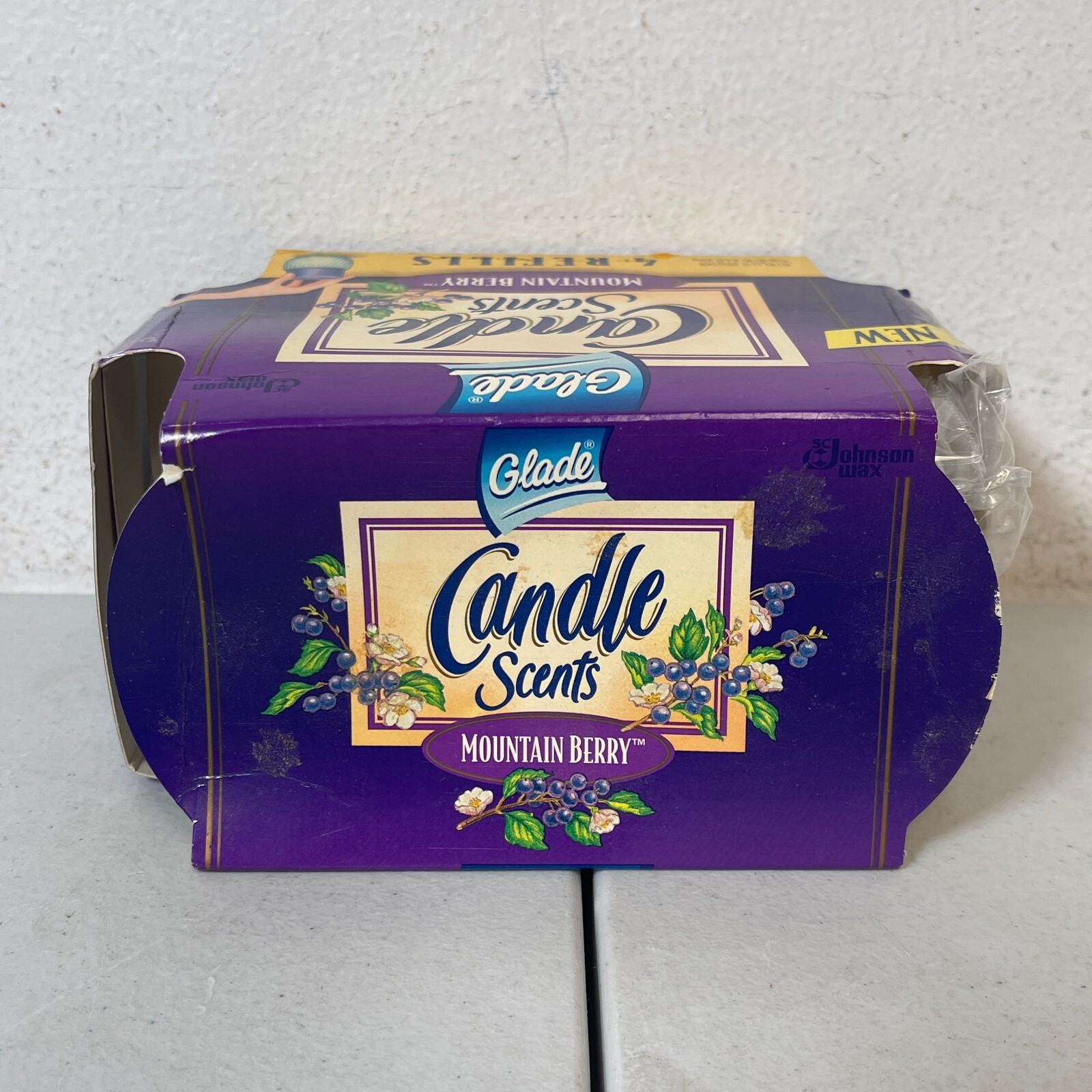 GLADE Bougie infusé aux huiles essentielles luscious cherry et peony 1