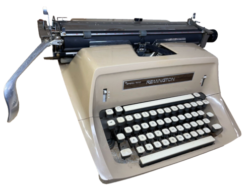 1970 Remington Model 24 Fully Functional Working Vintage Typewriter w New Ink - Picture 1 of 9