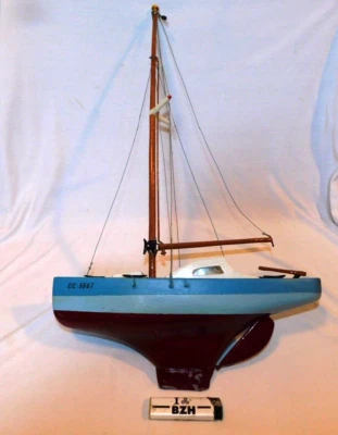 TRES BELLE ANCIENNE MAQUETTE VOILIER CONCARNEAU / PETITE HERMINE / CC 5567 / BZH - Photo 1/4