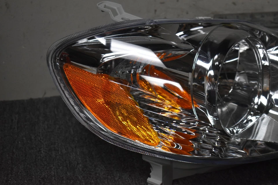 Faro derecho Toyota Corolla CE/LE 2005-2008 OEM de fábrica Foto 2 de 4