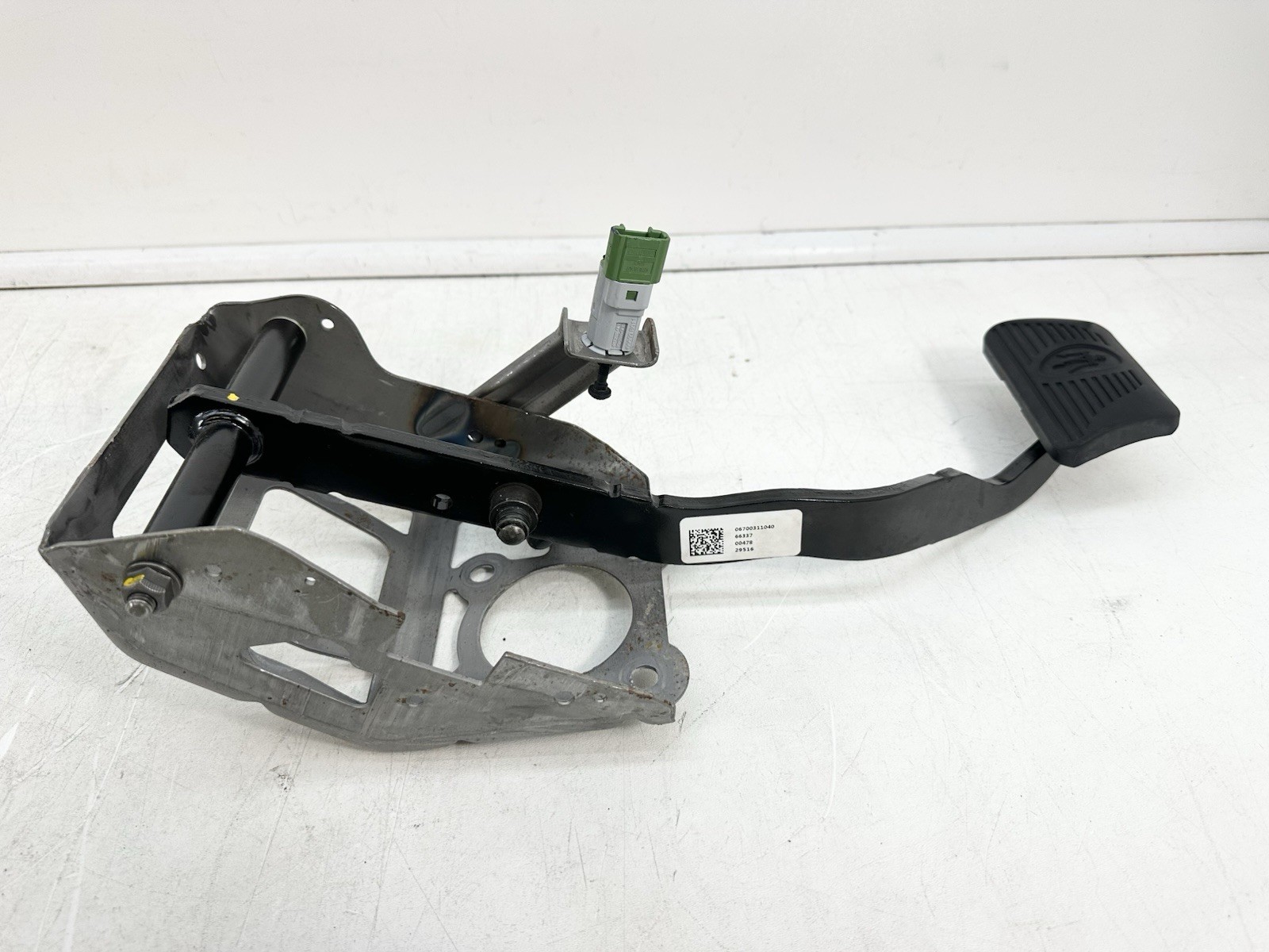 2014 - 2020 MASERATI GHIBLI M156 BRAKE STOP PEDAL 06700311040 OEM