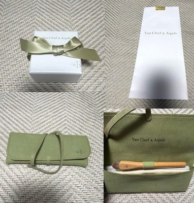 Used Van Cleef & Arpels White Gift Box set Inner bag with green ribbon