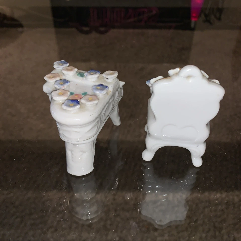 2 sillas miniatura florales de cerámica porcelana para casa de muñecas de colección piano Japón ocupado Foto 3 de 4
