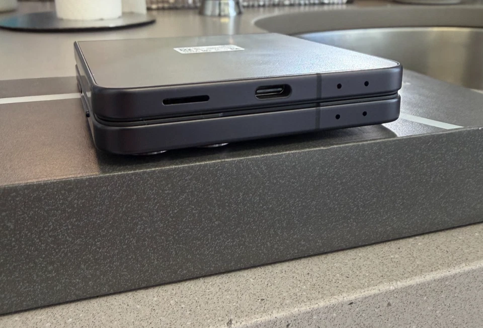 三星 Galaxy Z 翻盖 7 - 256 GB - 深黑色 (Verizon)- 开箱 — 第 4/4 张图片