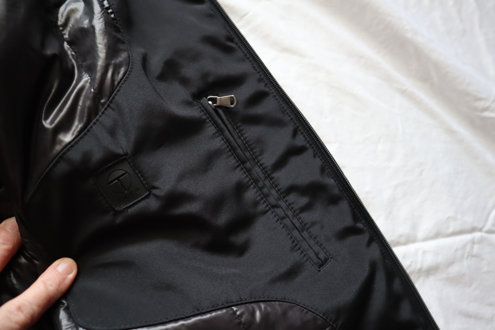 Black Soft Shell TUMI TECH Zip Front Insulated Ja… - image 7