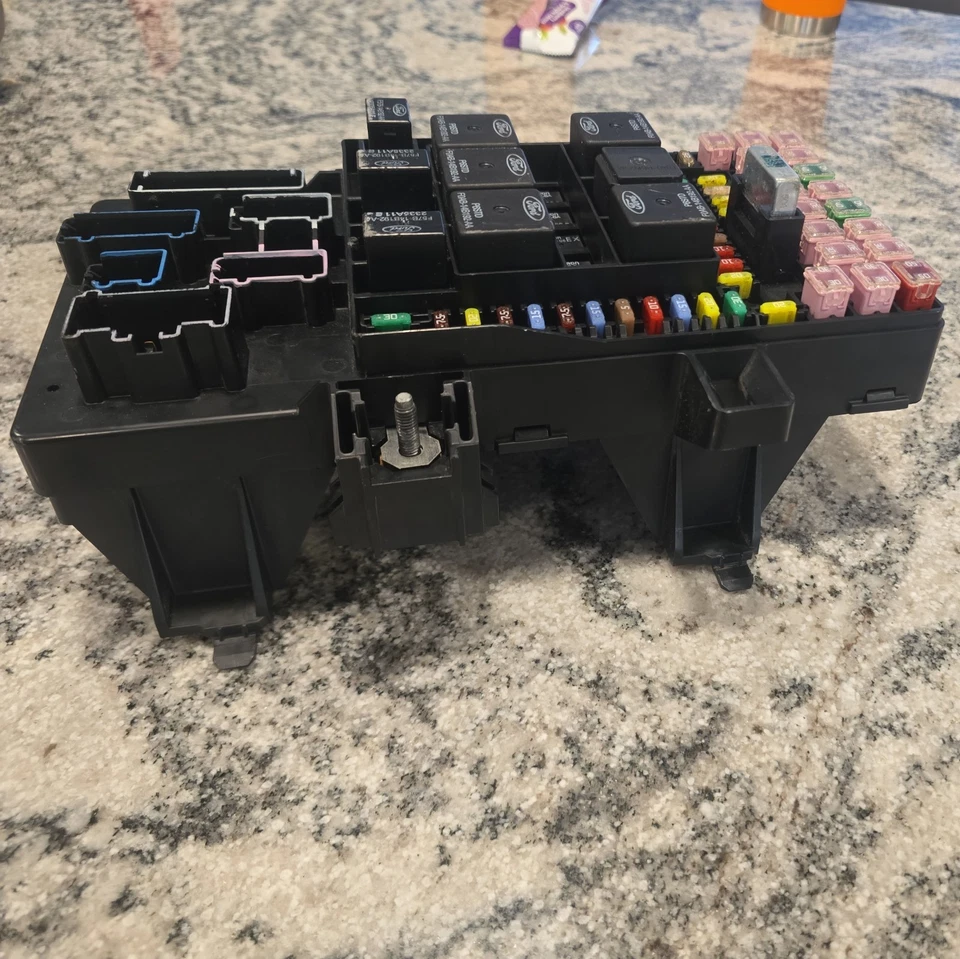 2006 Ford Expedition 6L1T-14A067-BA Fuse Box Interior Relay Block Cabin - Image 4 of 4