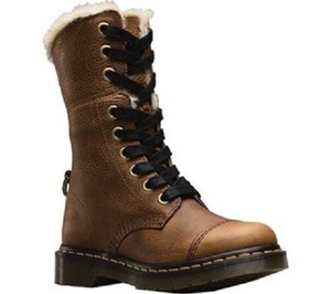 aimilita 9 eye toe cap boot