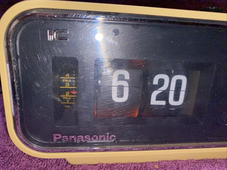 Reloj Abatible Vintage Panasonic RC-6003 Radio AM/FM Alarma Excelente Estado Beige Foto 2 de 4