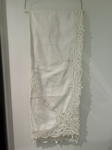 Vintage Linen Embroidered Tablecloth 66x 85” - Picture 5 of 10