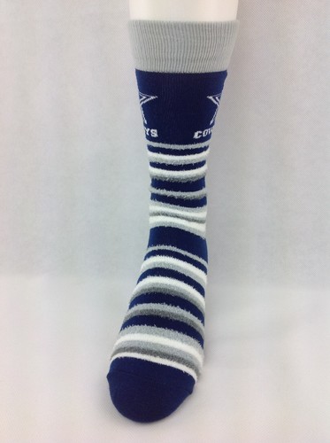 Calcetines medianos Dallas Cowboys Muchas fruzzy suaves crew - Imagen 2 de 3
