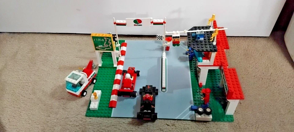 LEGO VINTAGE SET 6337 FAST TRACK FINISH UNBOXED WITHOUT INSTRUCTIONS - Image 2 of 4