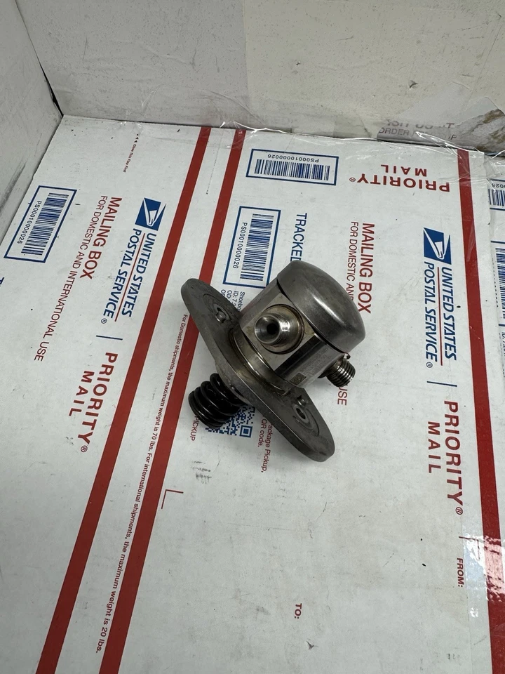 BMW M850I 2019-2023 4,4 L genuino motor lado derecho bomba de combustible de alta presión OEM Foto 3 de 4