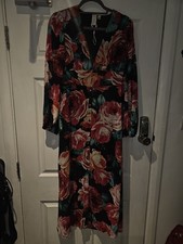 Size Medium YAS Floral V Neck Midi Dress