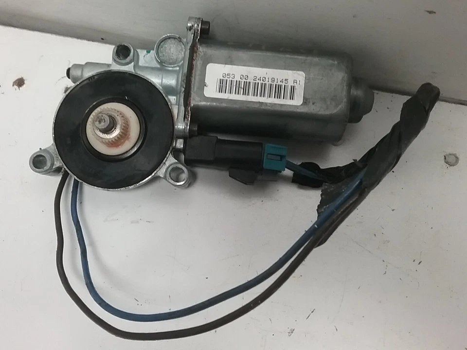 2001-2003 Oldsmobile Aurora Left Front Power Window Motor  24019145 - Image 2 of 3