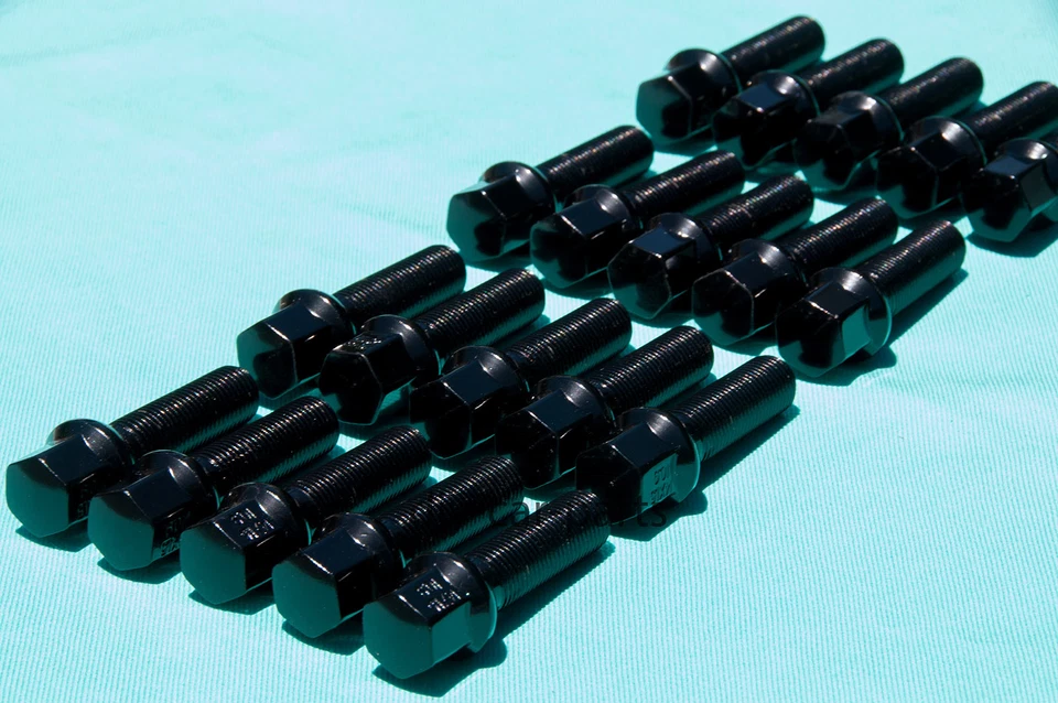 20 件套黑色梅赛德斯奔驰凸耳螺栓螺母 ML550 S500 GLK350 S550 CL500 GL450 — 第 3/3 张图片