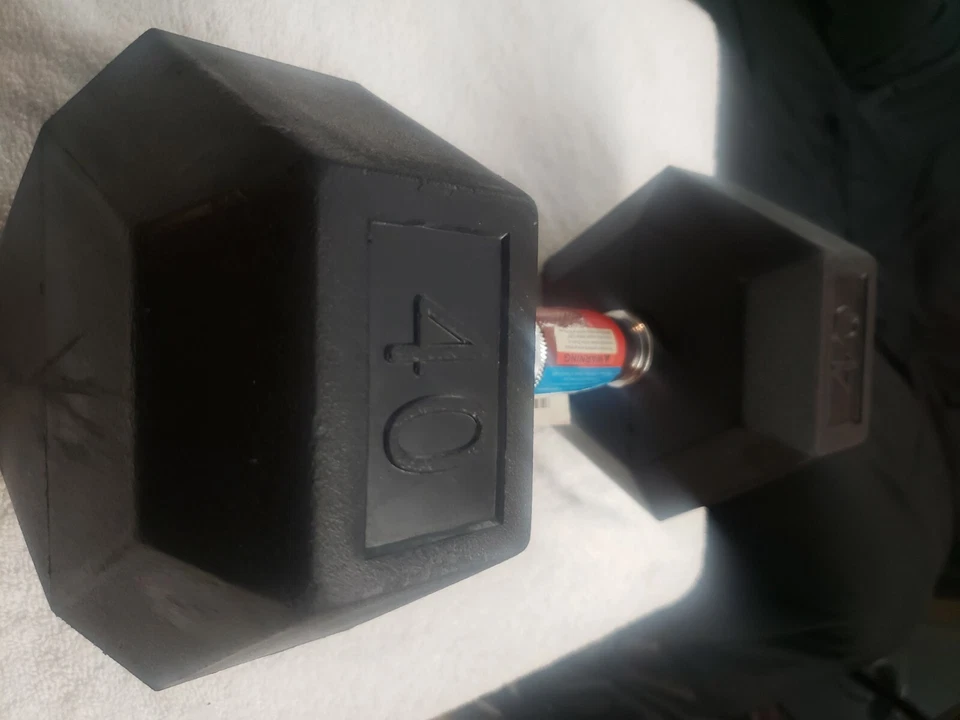 Mancuerna hexagonal de goma Weider con agarre moleteado - negra, 40 libras Foto 3 de 4