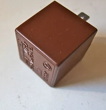 Alfa Romeo  turn signal flasher relay SPIDER 1982 - 1994 4wire Italian RapidSHIP