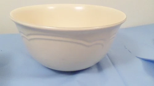 Vintage Pfaltzgraff 2 QT Mixing Bowl w/ Blue Rim