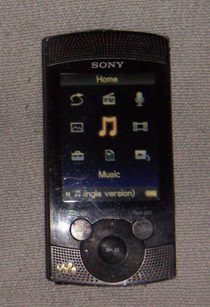 Sony Walkman NWZS545 (16GB) Digital Media MP3 Player Black. Works