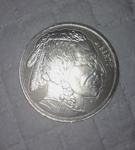 1 oz .999 pure silver buffalo/Indian head round (item #6)