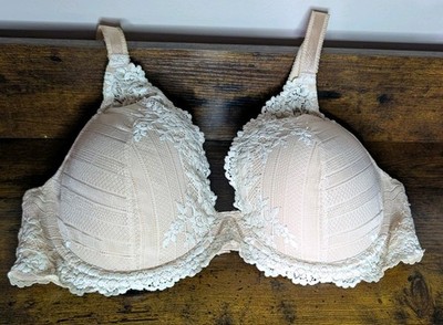 Wacoal Women's Beige Embrace Lace Plunge Sheer Lace Bra 38D 853291