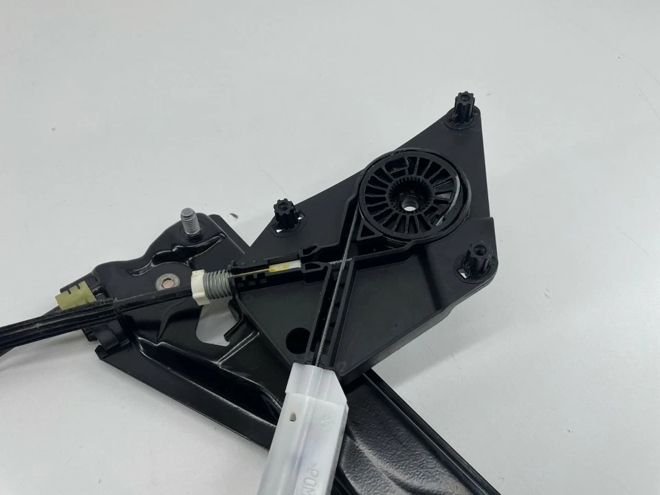 GENUINE AUDI TT MK3 8S N/S PASSENGER SIDE LEFT WINDOW REGULATOR MECHANISM 14-18 - Image 4 of 4