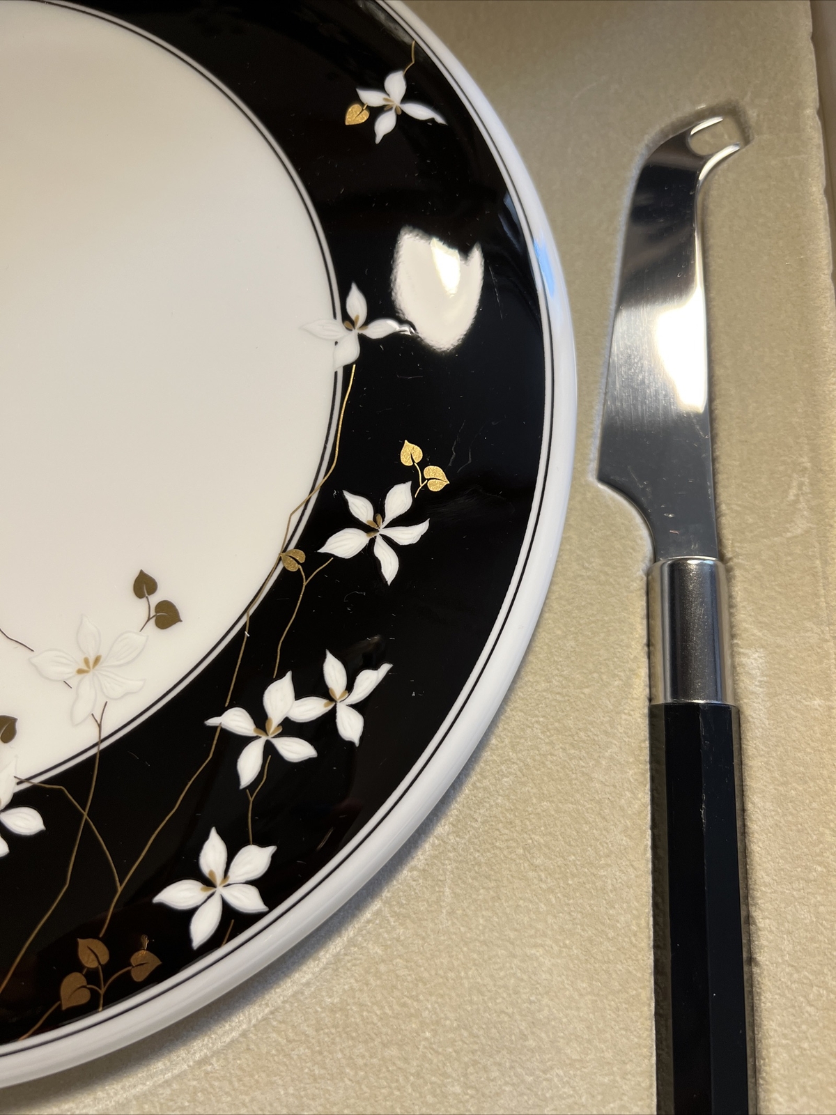 Mikasa Cheese Plate Knife Set With Box 10.5" Opus Black Calla Lillies