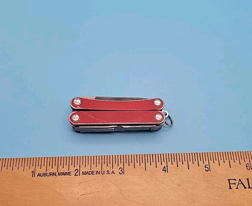 Leatherman Squirt PS4 Keychain Multi Tool - Knife, Pliers
