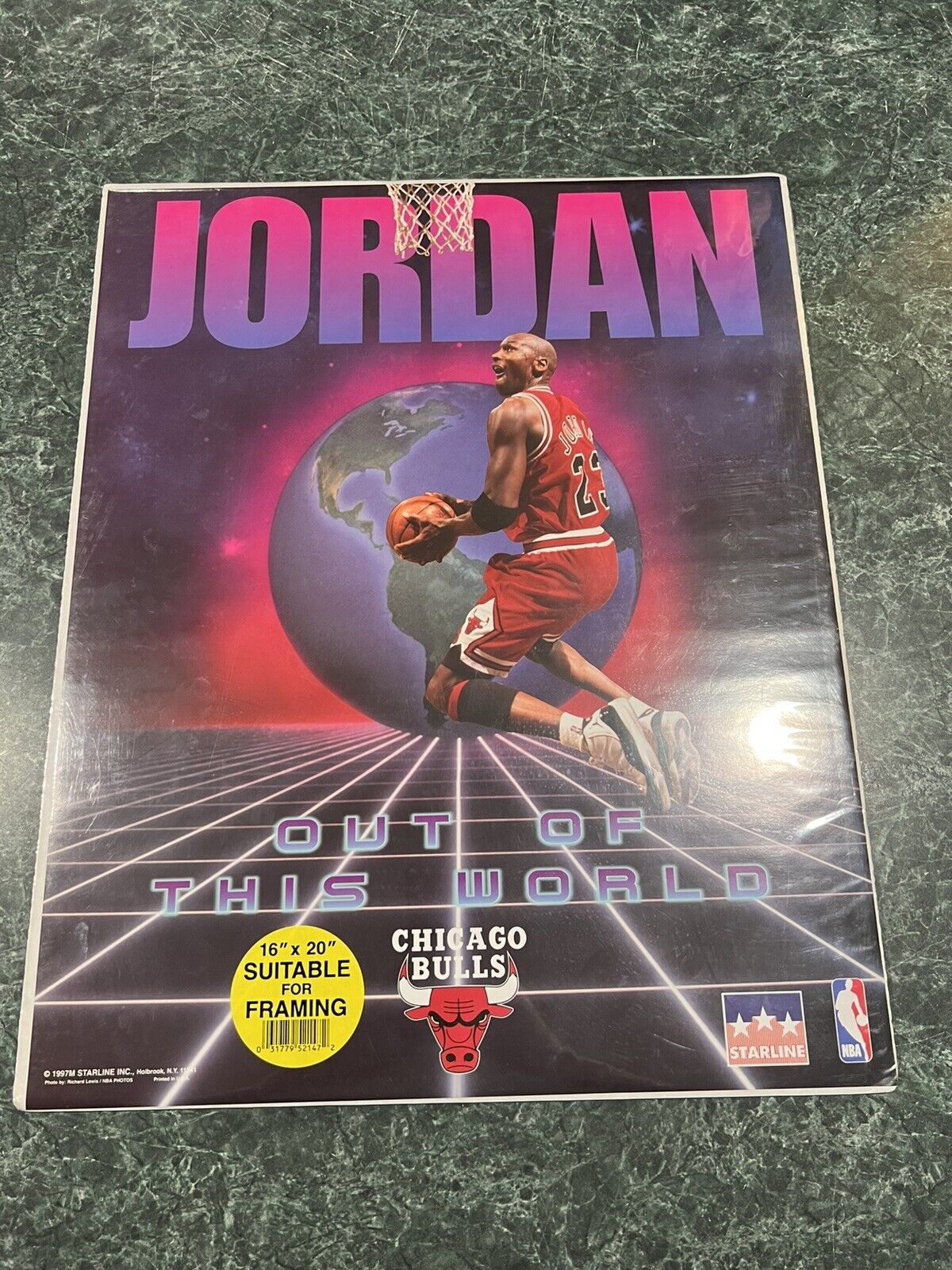 Pin de Jordan Ivan Titan em posters em 2023