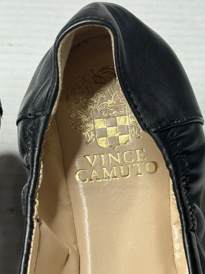 VINCE CAMUTO Black Leather  Ballet Flats Shoes w/bow Size 7.5 Gold Accent Logo - Image 4 of 4