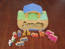 Wooden Noah’s Ark with 12 Figures Animals. ELC. Measurements are 25cm x 14cm x 2