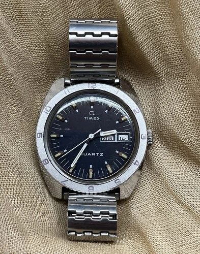 1970'S Vintage TIMEX Q Diver Style Men’s Quartz Watch Day Date Black Dial