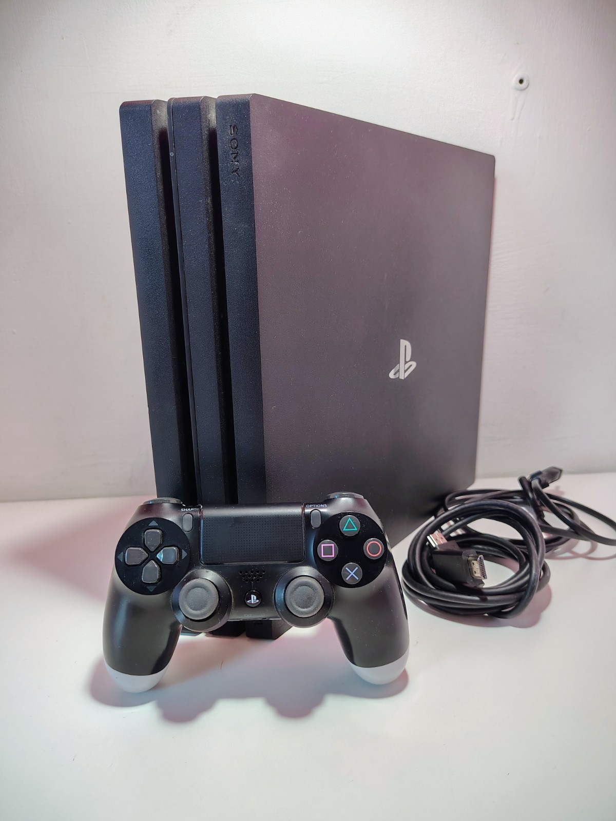 Sony PlayStation 4 Pro 1TB Console Firmware 13.52 Completa E DualShock 4 + Gioco
