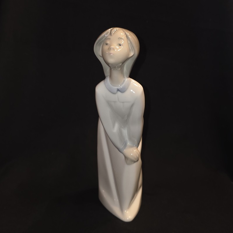 Lladro "Kissing Girl"  #4873 Mint Condition