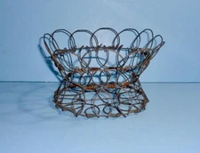 ANTIQUE WIRE FOLDING EGG BASKET EARLY FARM KITCHEN HENHOUSE STORAGE HOLDER AAFA