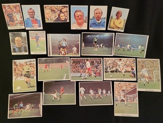 31 Sammelbilder Bergmann Fußball 1976/77 (Spielszenen Spieler in Aktion ...)