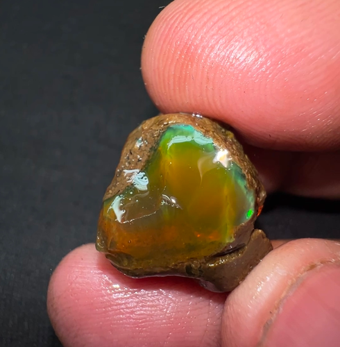19 Carat Ethiopian Welo Opal Rough – Dazzling Fire, Natural and Raw Gemstone - Picture 4 of 5