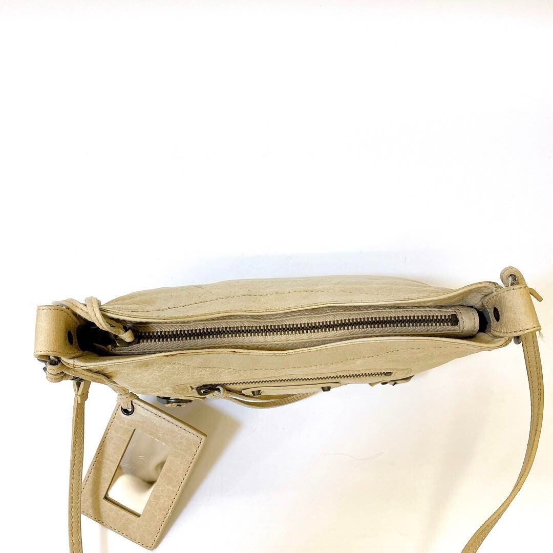 ショルダーバッグ・ポシェット BALENCIAGA Woman Shoulder bag Cream Balenciaga Downtown Small Shoulder Bag With Chain | Saks