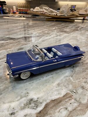 Road Tough 1959 Chevrolet Impala Convertible 1/18 Blue Diecast