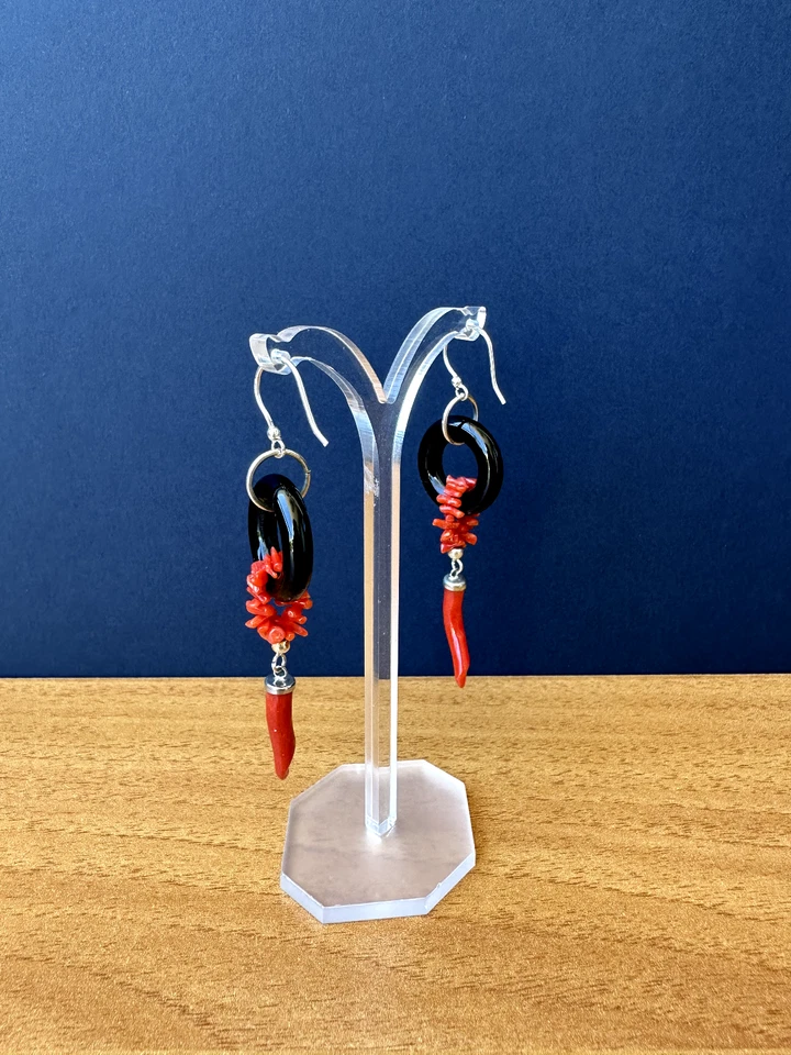 Orecchini in argento 925, vero corallo rosso mediterraneo naturale e onice - Immagine 4 di 4