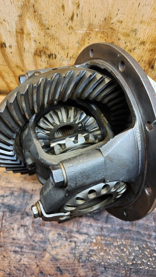 ✅️95-04 Tacoma 79-95 Toyota Pickup 4.10 Axle Carrier differential Previa Van - Image 2 of 4