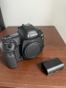 Canon 5D Mark IV Body And Original Box And Original Battery