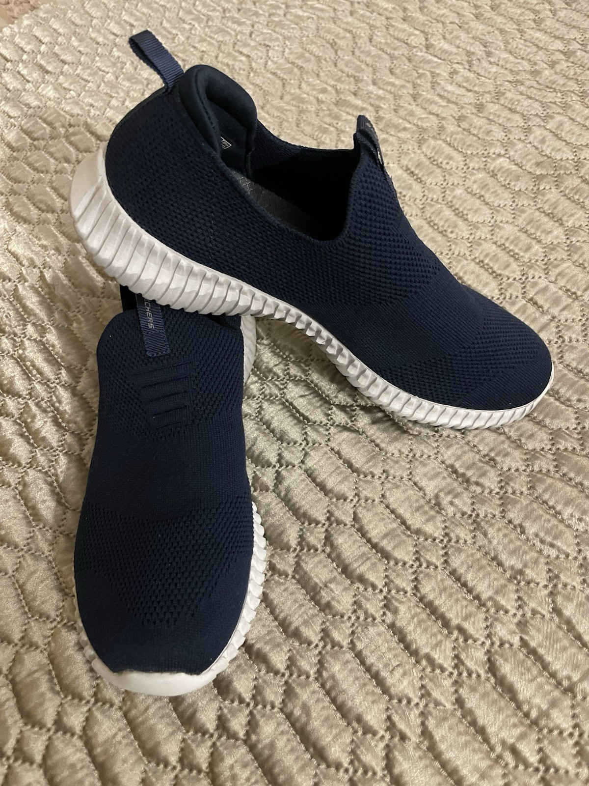 Skechers Men's size 7.5 slip on athletic shoes.  blue.  great condition