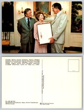 Nancy Reagan Kirk Douglas Forrest Gregg White House 1982 ACS Award Postcard