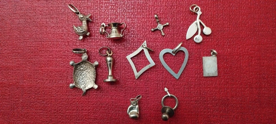 Catena in argento con ciondoli in argento e smalto vintage anni "80" - Immagine 2 di 4