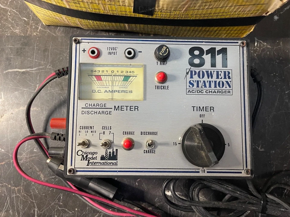 Chicago Model International 811 Power Station/Charger-TESTED - Image 2 of 4