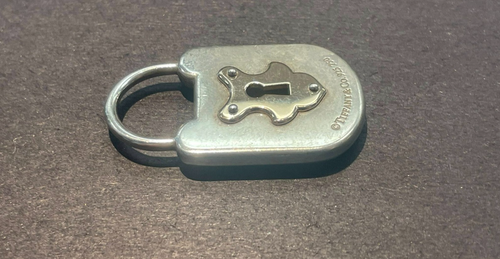Dije de candado Tiffany & Co plateado con bloqueo de arco - esterlina - 18 k - Imagen 5 de 6